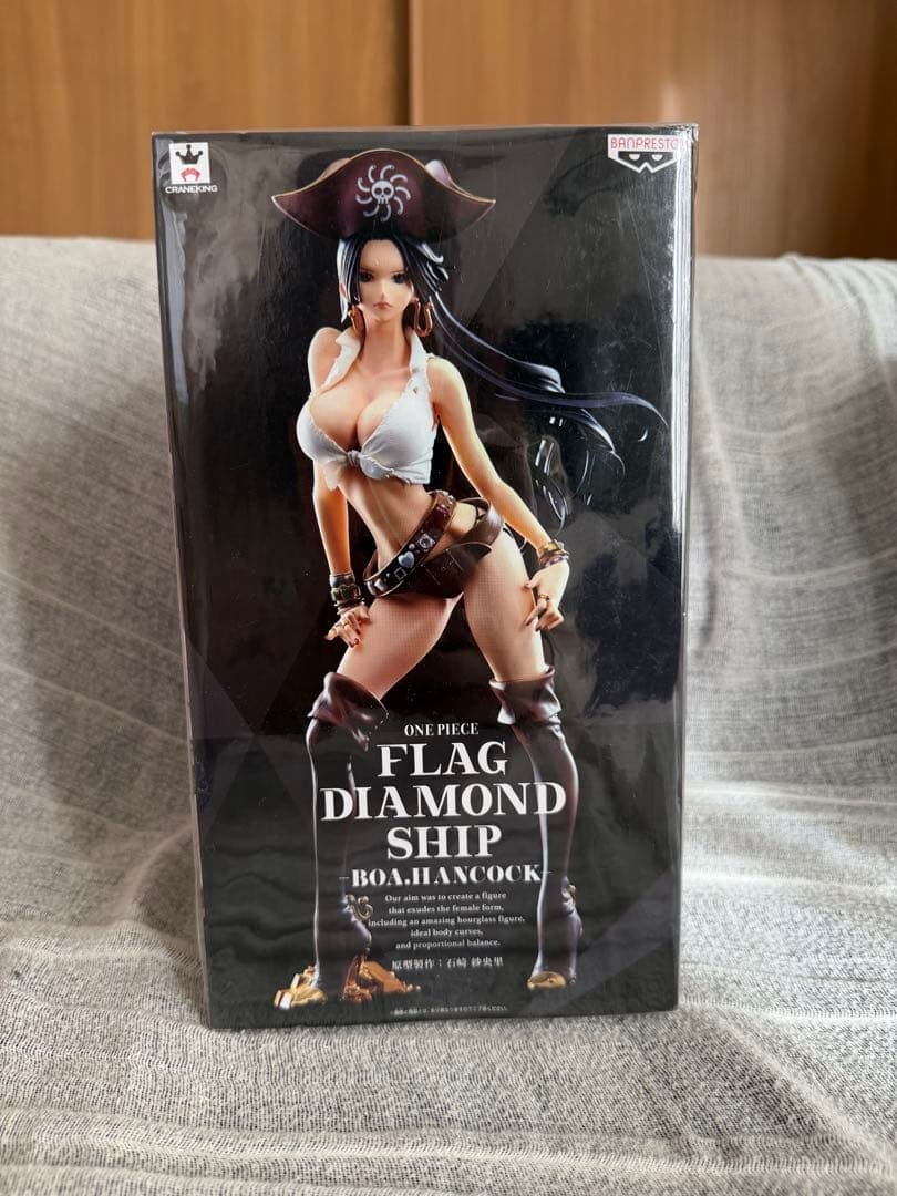Figure Boa Hancock di ONE PIECE — serie FLAG DIAMOND SHIP